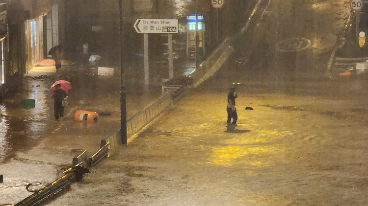 李家超：政府全力應(yīng)對(duì)百年一遇「極端情況」 