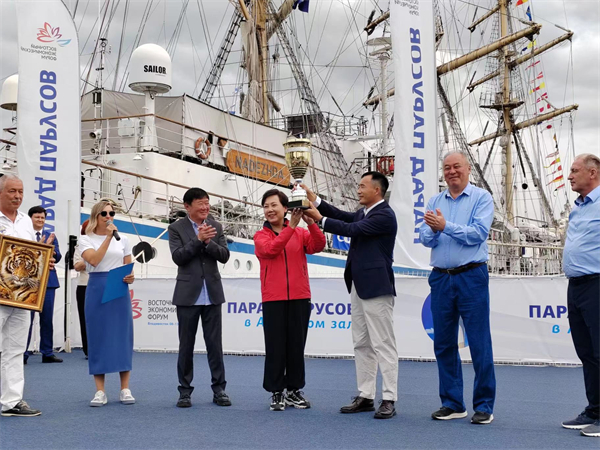 「遠(yuǎn)東杯」參與東方經(jīng)濟(jì)論壇獲最佳賽事組織獎