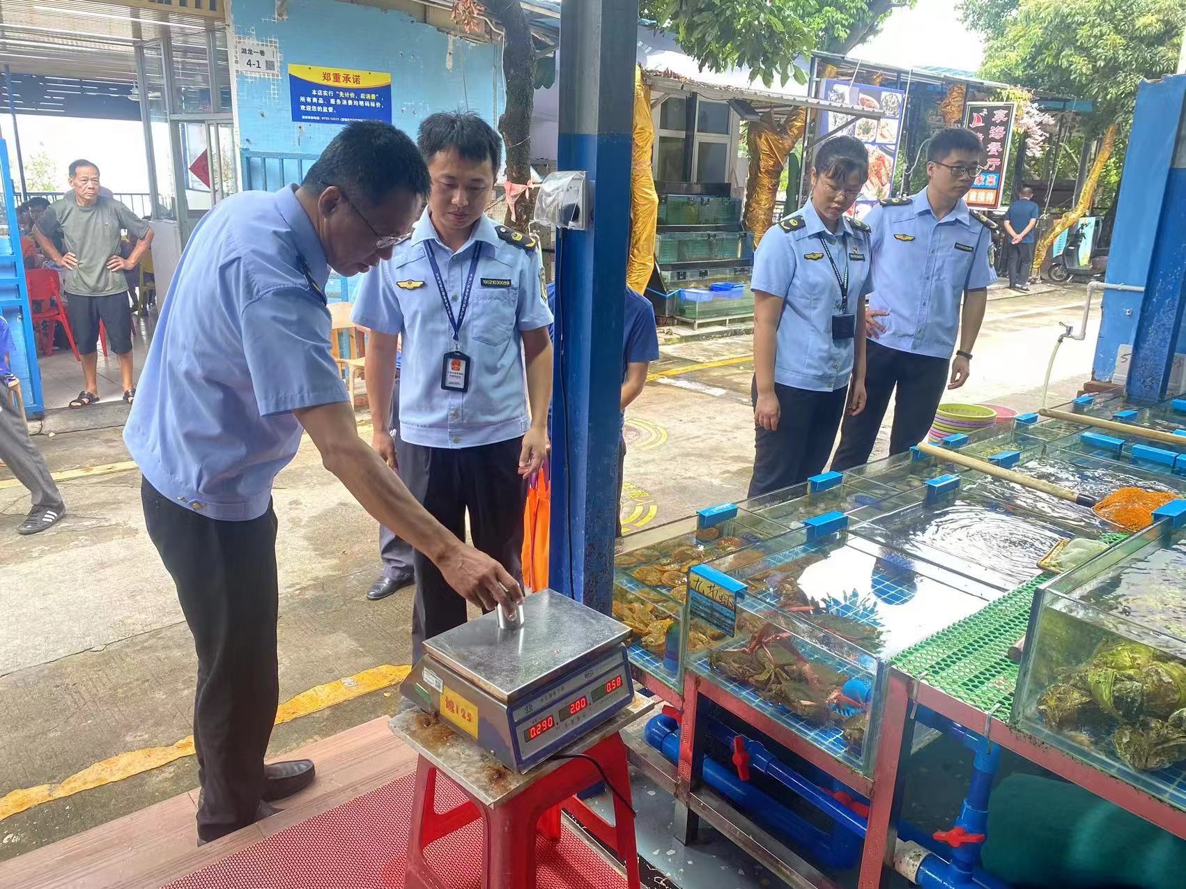 舉報(bào)有獎(jiǎng) 深圳大鵬開展海鮮餐飲全覆蓋聯(lián)合巡查