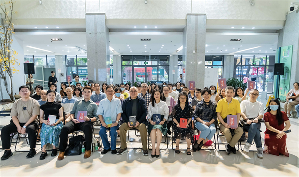 從手機小說到十字十行詩，千夫長談數字時代文學形式之變