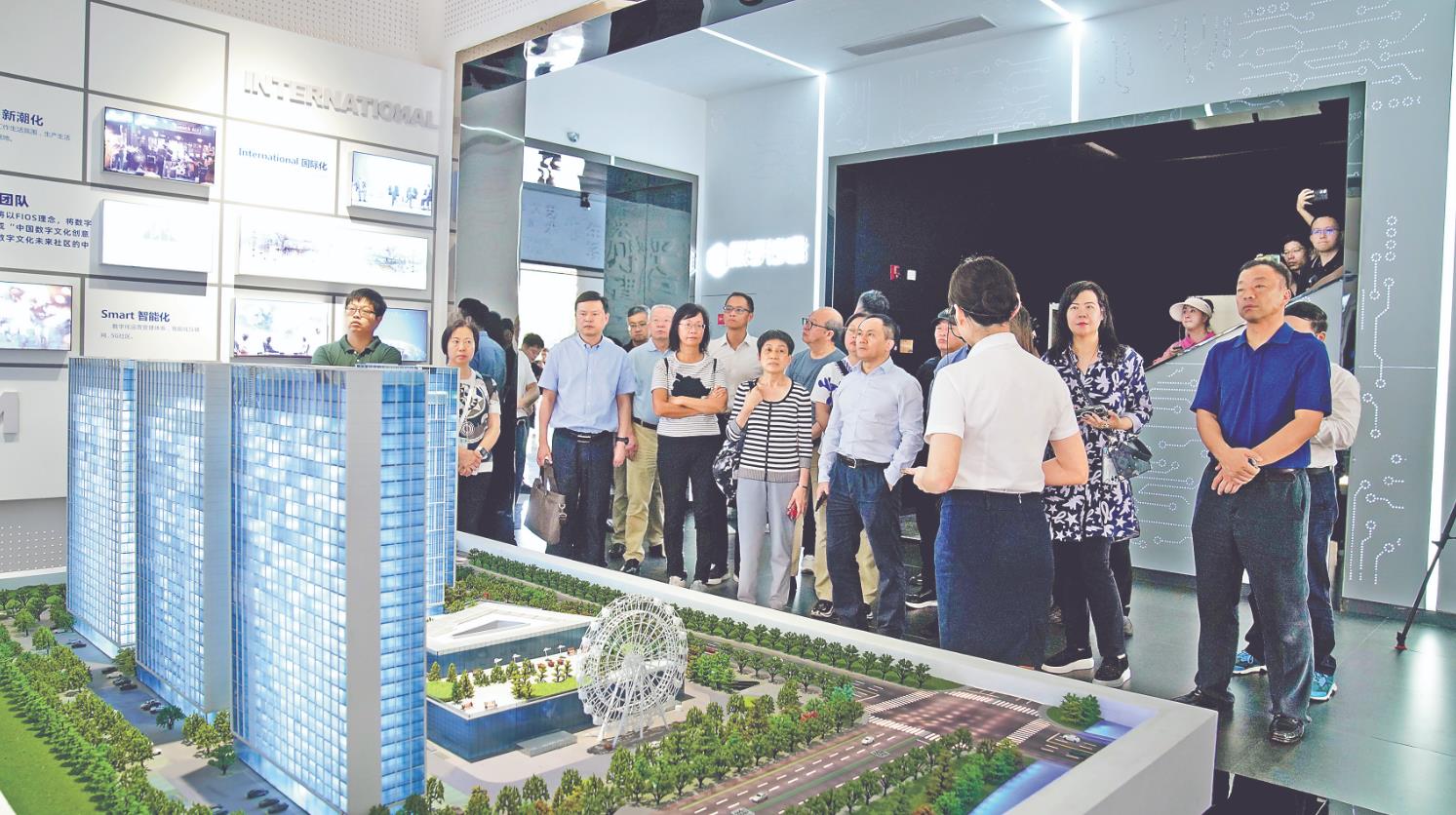 走進(jìn)對(duì)外文化貿(mào)易基地 了解企業(yè)開拓市場歷程