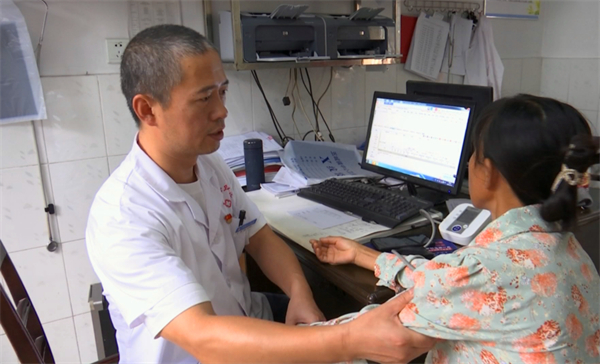 吳群：紮根基層25載 做鄉(xiāng)親健康「守門人」