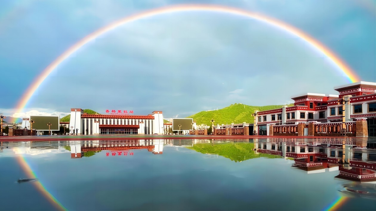 滇藏鐵路麗江至香格里拉段全線鋪軌完成 年內(nèi)實(shí)現(xiàn)全線通車