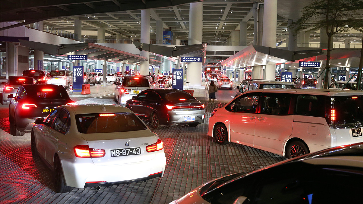 10天超10萬(wàn)輛次！港珠澳大橋邊檢站提醒廣大旅客「雙節(jié)」錯(cuò)峰出行