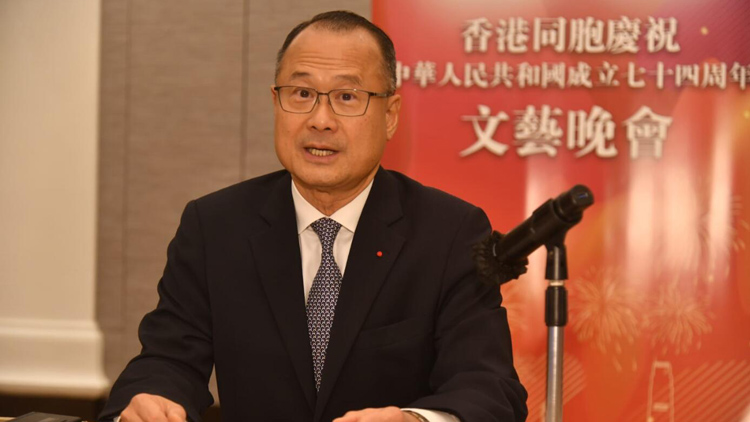 74周年國慶文藝晚會(huì)全場爆滿 蔡冠深：吸引旅客來港促進(jìn)夜經(jīng)濟(jì)