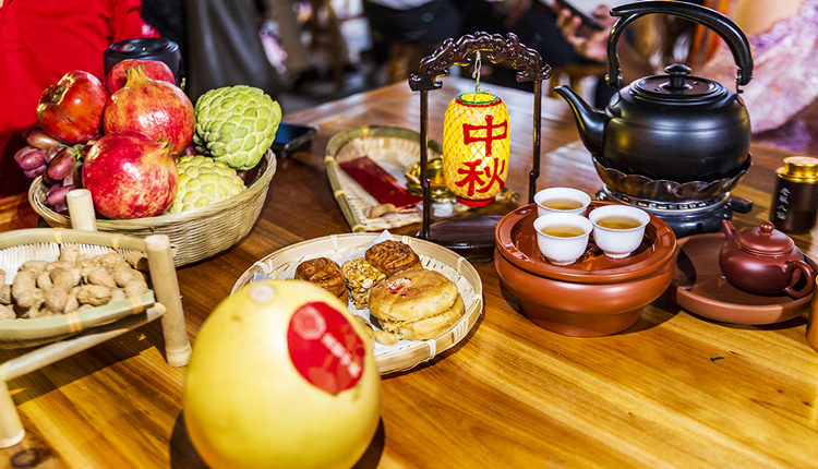 相聚雲(yún)端賞月敘鄉(xiāng)情，潮州舉行2023海內(nèi)外潮人中秋聯(lián)誼晚會