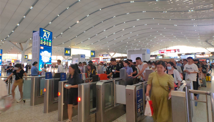 中秋國慶長假首日廣鐵發(fā)送旅客285萬人次