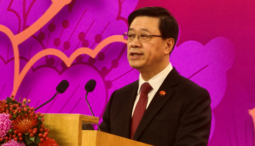 李家超：香港人見(jiàn)過(guò)風(fēng)浪更經(jīng)得起考驗(yàn) 冀團(tuán)結(jié)一致再創(chuàng)輝煌