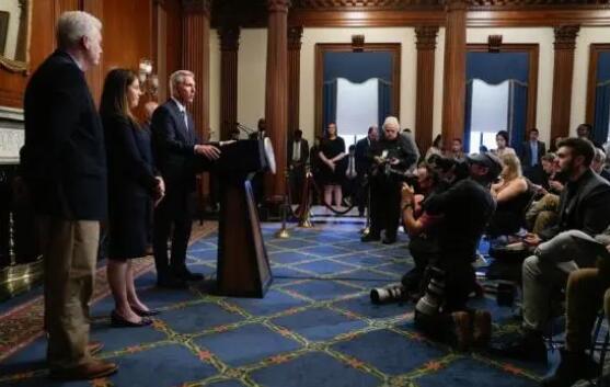 「關(guān)門(mén)」危機(jī)暫時(shí)化解 美國(guó)眾議院投票通過(guò)一項(xiàng)為期45天的短期支出法案