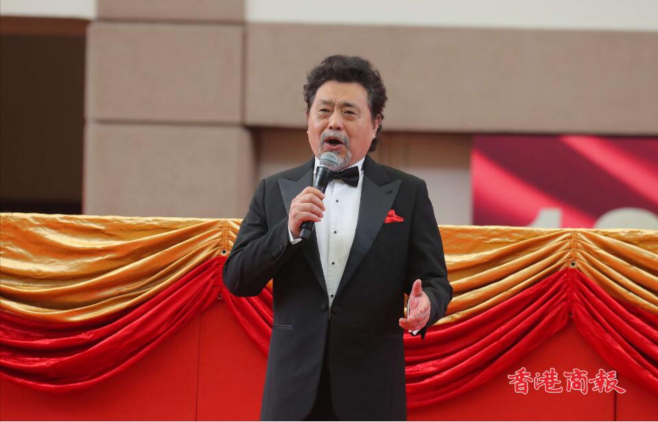 圖集 | 《國(guó)慶賽馬日》開幕典禮  著名男高音魏松領(lǐng)唱國(guó)歌