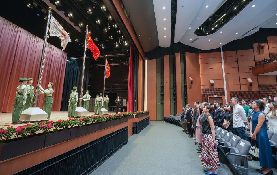 嶺大舉行升旗禮賀國慶74周年