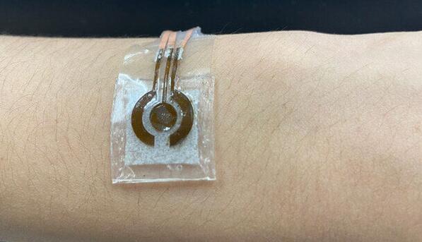 新型可穿戴傳感器可持續(xù)監(jiān)測汗液 