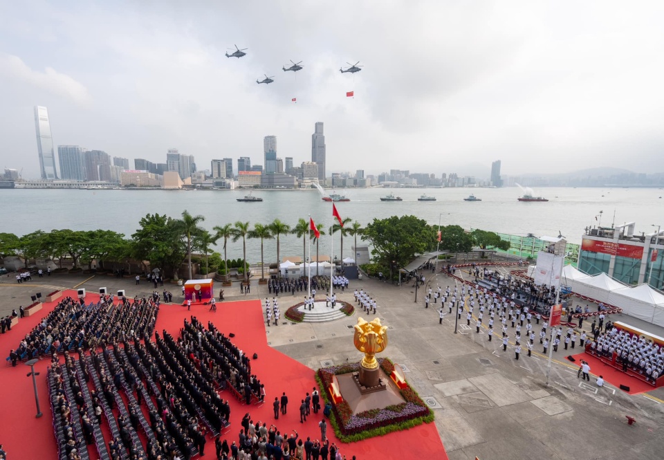 政府官員及紀律部隊發(fā)文賀國慶 祝願祖國富強昌盛