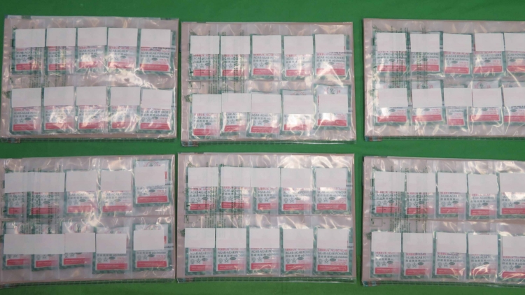 海關(guān)機(jī)場檢獲2.4公斤懷疑可卡因 拘?抵港男旅客