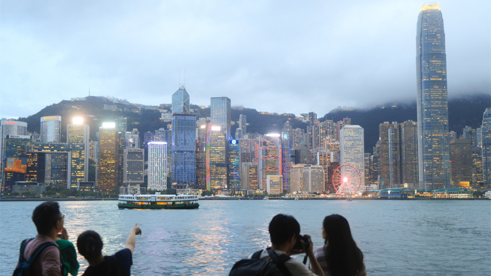 天文臺(tái)：本港風(fēng)力逐漸增強(qiáng) 考慮下午5時(shí)至8時(shí)改發(fā)三號(hào)風(fēng)球