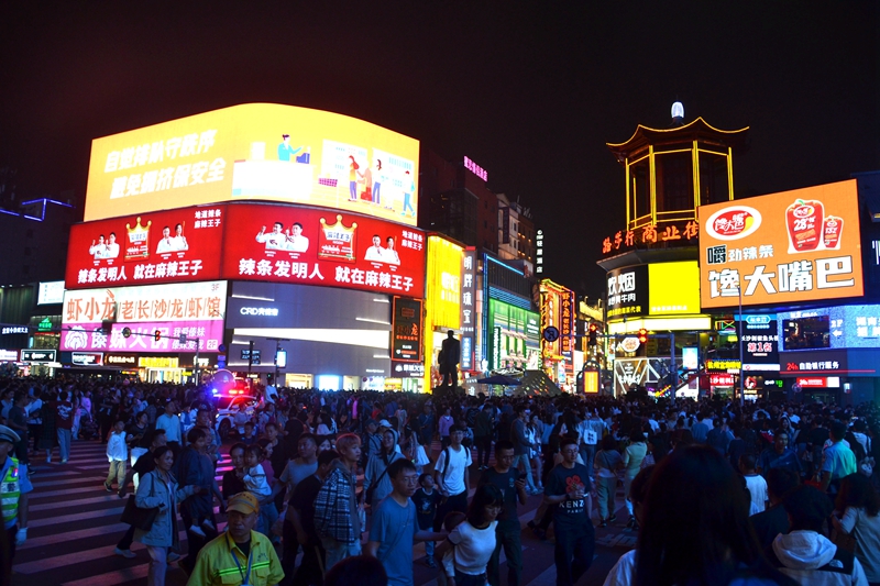 夜經(jīng)濟升溫！長沙五一商圈躋身夜間消費最火的5大商圈
