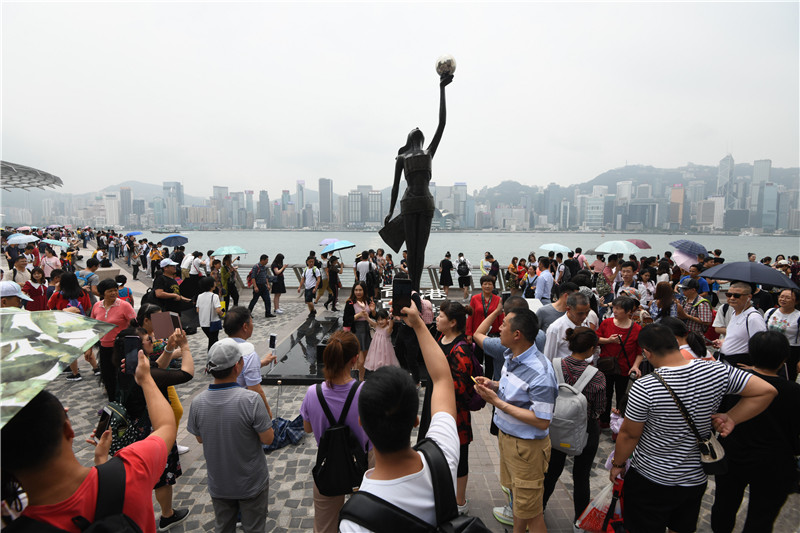 【商報(bào)圖說】內(nèi)地客南下 尚待續(xù)恢復(fù)