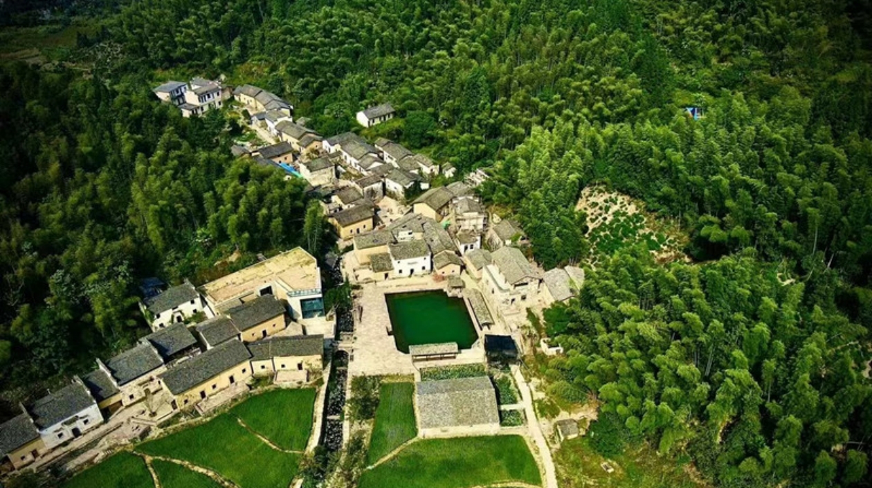 皖黟縣西遞鎮(zhèn)：「和美潭口」入佳境