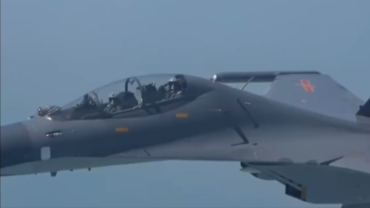 美P-8A反潛機(jī)過航臺(tái)灣海峽 中方跟監(jiān)警戒