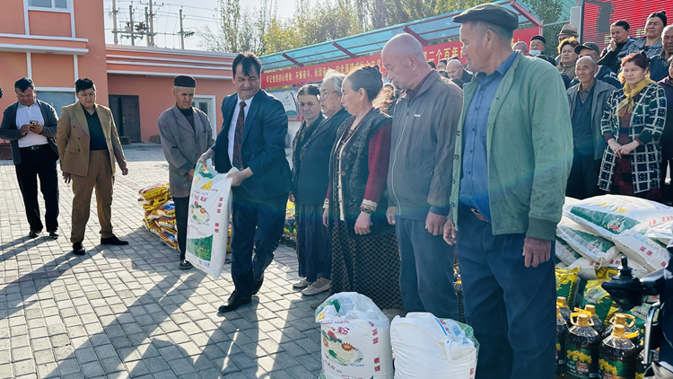 中國(guó)國(guó)際文化傳播中心深入新疆伊犁州開(kāi)展愛(ài)心慰問(wèn)活動(dòng)