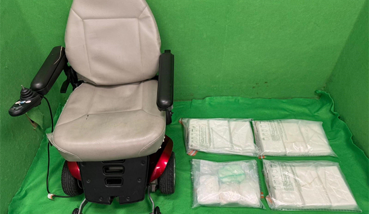 海關(guān)於機場檢獲約1200萬元懷疑可卡因