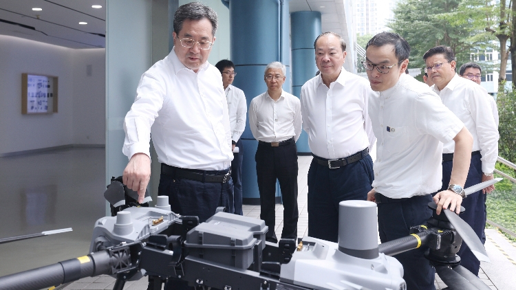 丁薛祥在深圳調(diào)研時(shí)強(qiáng)調(diào)  深入實(shí)施創(chuàng)新驅(qū)動(dòng)發(fā)展戰(zhàn)略 塑造高質(zhì)量發(fā)展新動(dòng)能新優(yōu)勢(shì)