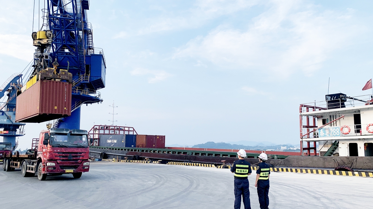 「珠海斗門(mén)—深圳蛇口」組合港年吞吐量超1萬(wàn)箱