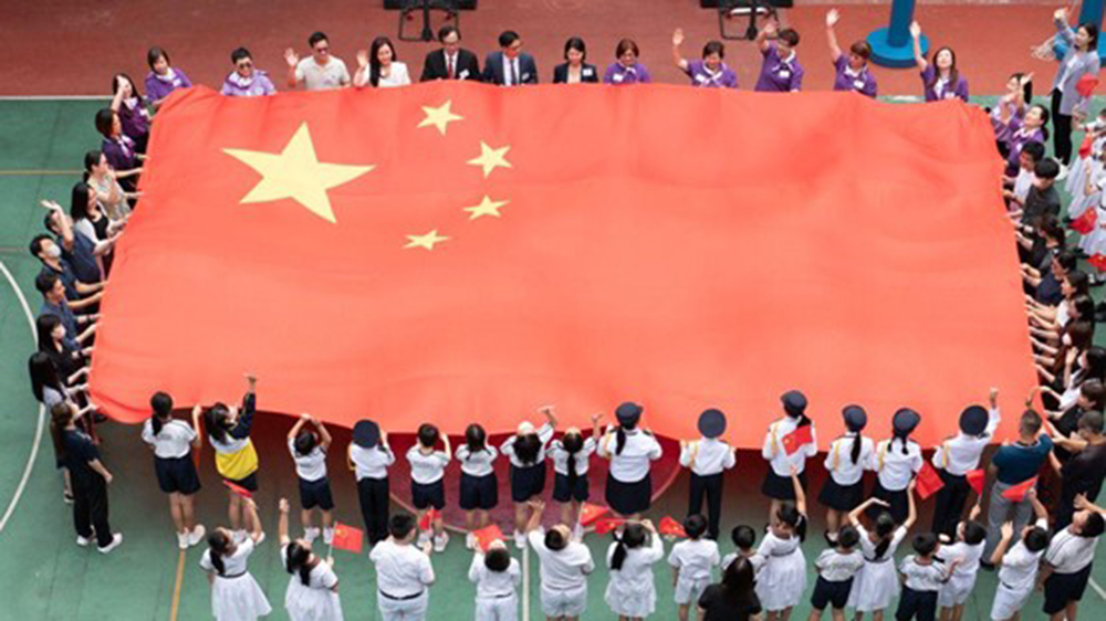 慶祝祖國成立74周年「升旗、展旗進(jìn)校園」活動圓滿舉行