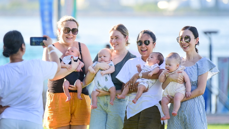 【商報(bào)時(shí)評(píng)】鼓勵(lì)生育 不止派錢(qián)