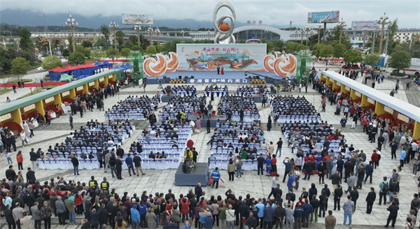 第三屆湖南洞口雪峰蜜桔文化旅遊節(jié)開幕