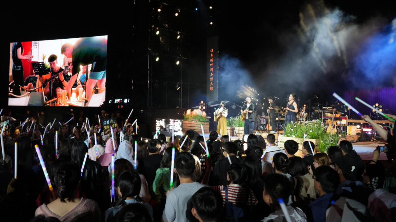 唱響灣區(qū)！「吾城吾歌」——新時(shí)代中國(guó)城市民謠歌匯啟動(dòng)歌會(huì)在深圳寶安開(kāi)啟