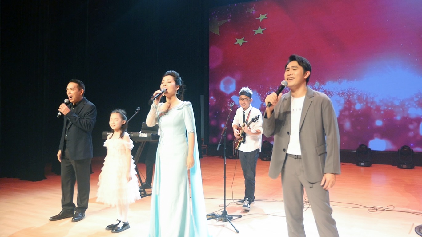 「星活力」原創(chuàng)歌曲唱響寶安1990周末音樂會