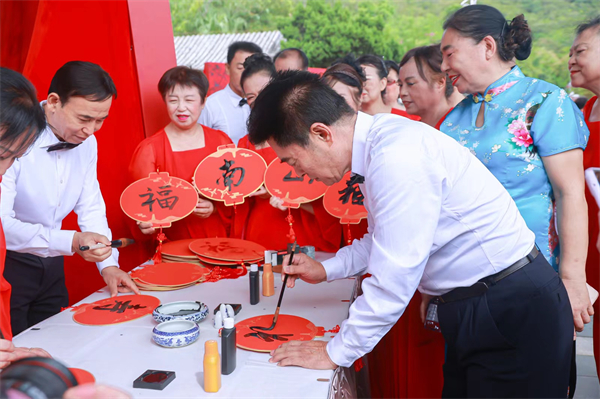 2023三亞南山長(zhǎng)壽文化節(jié)暨福壽文化節(jié)開幕  近萬名老人免費(fèi)游南山