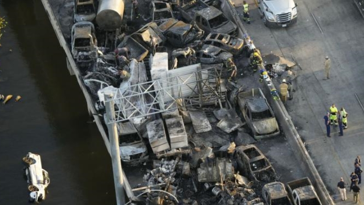 涉及158輛車，7死25傷！美國一公路發(fā)生大規(guī)模車禍