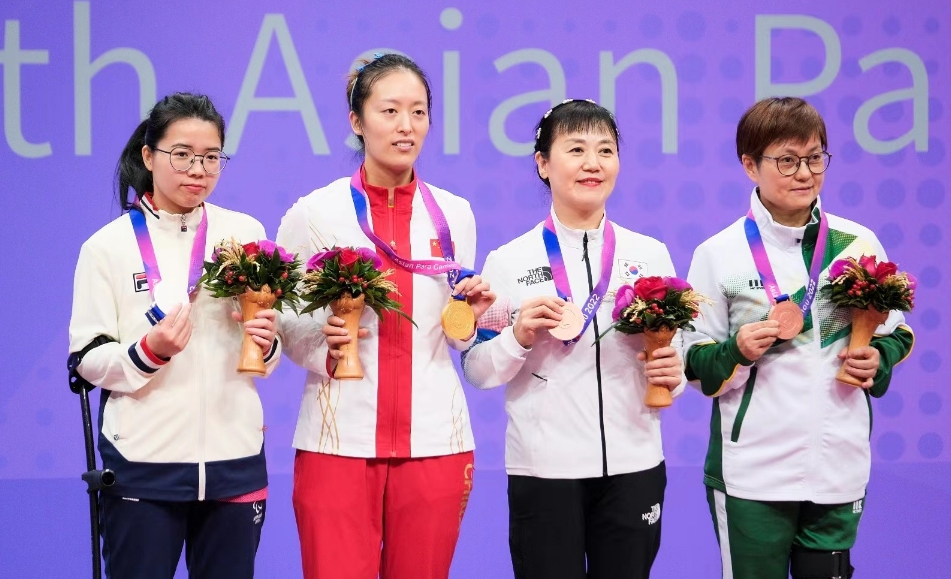 杭州亞殘運(yùn)丨69歲鄧順儀草地滾球個(gè)人賽得銀創(chuàng)紀(jì)錄 焦瑾珊乒球女單奪亞