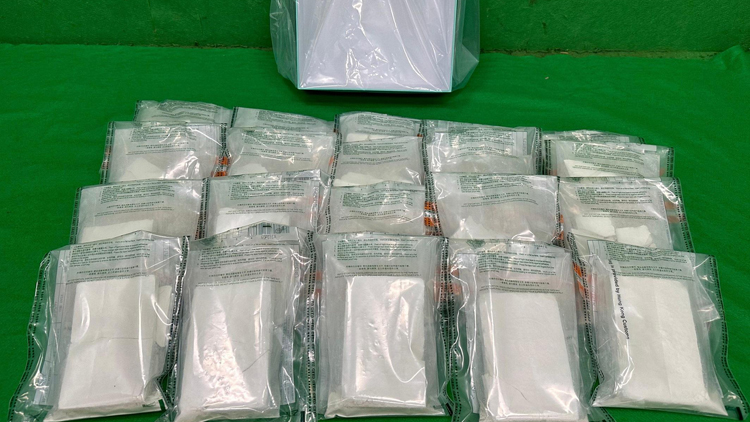 海關(guān)機(jī)場偵破兩宗入境旅客販毒案件 共拘捕4人