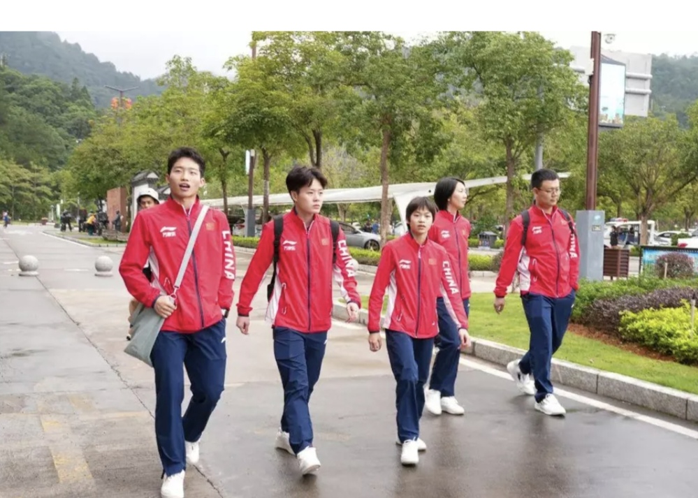 跳水冠軍組團(tuán)感受河源萬綠湖優(yōu)美風(fēng)光