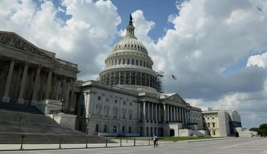 專訪：美國經(jīng)濟(jì)政策拖累全球經(jīng)濟(jì)——訪新加坡南洋理工大學(xué)經(jīng)濟(jì)專家閆黎