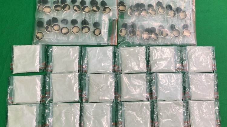 海關(guān)偵破兩宗行李藏毒案 共檢獲約6公斤毒品