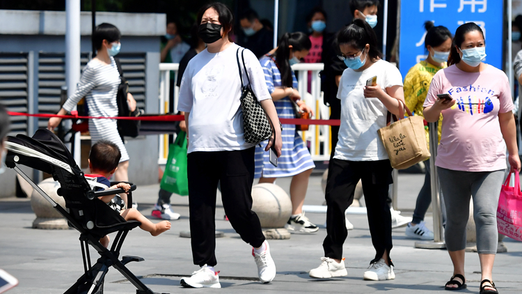 【商報(bào)圖說(shuō)】中日韓生育率的50年走勢(shì)