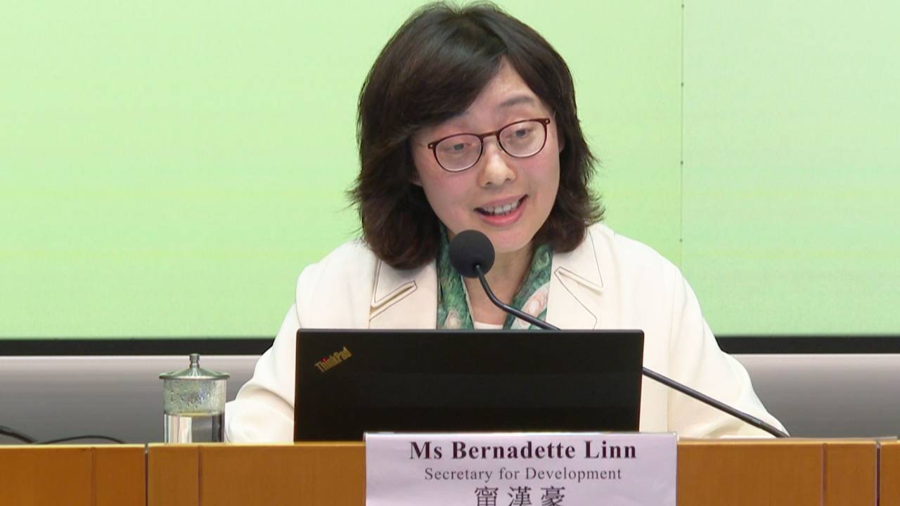 甯漢豪簡介發(fā)展局政策措施 施政報告沿用「四提」作框架