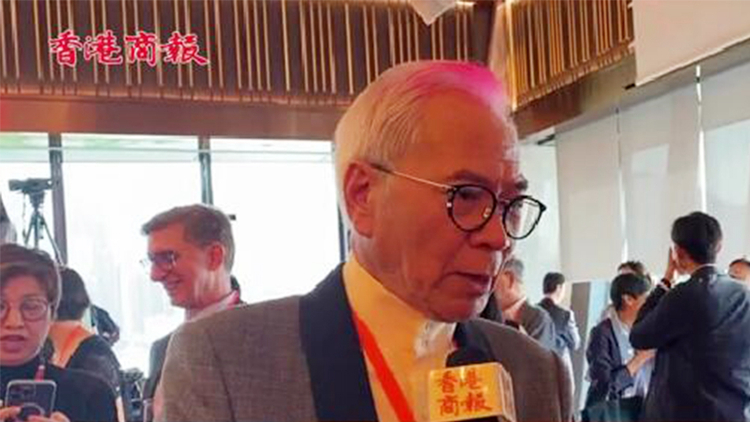 有片丨72歲李龍基與36歲太太甜蜜現(xiàn)身 真心相愛無懼流言蜚語