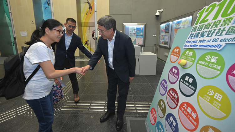 政制局元朗體育館設(shè)區(qū)選流動遊戲攤 卓永興籲市民踴躍投票