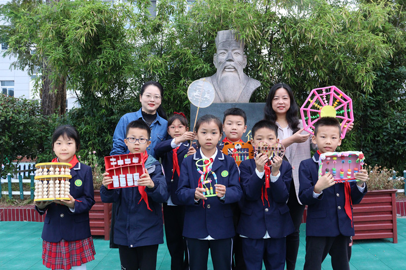 皖屯溪區(qū)：展非遺風(fēng)采 享珠算魅力