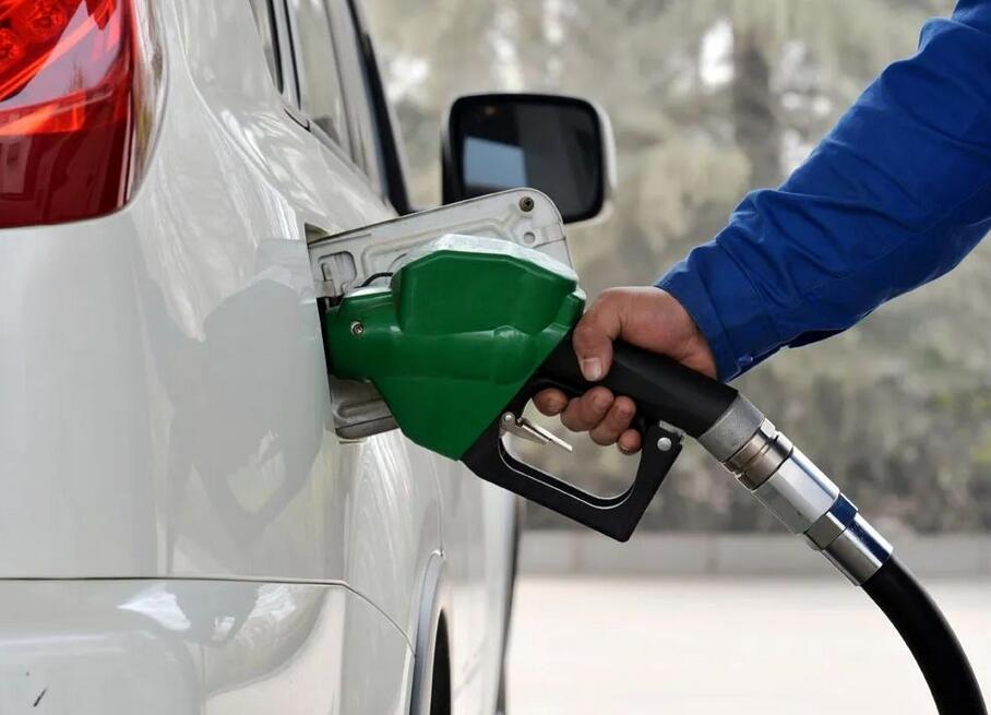 今晚內地油價下調！加滿一箱油少花5.5元