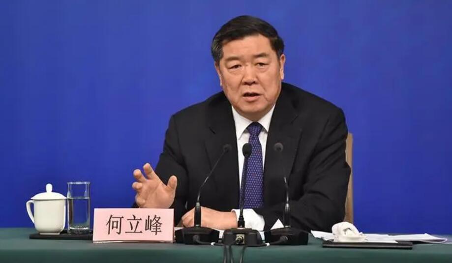 何立峰在香港國(guó)際金融領(lǐng)袖投資峰會(huì)上發(fā)表視頻致辭