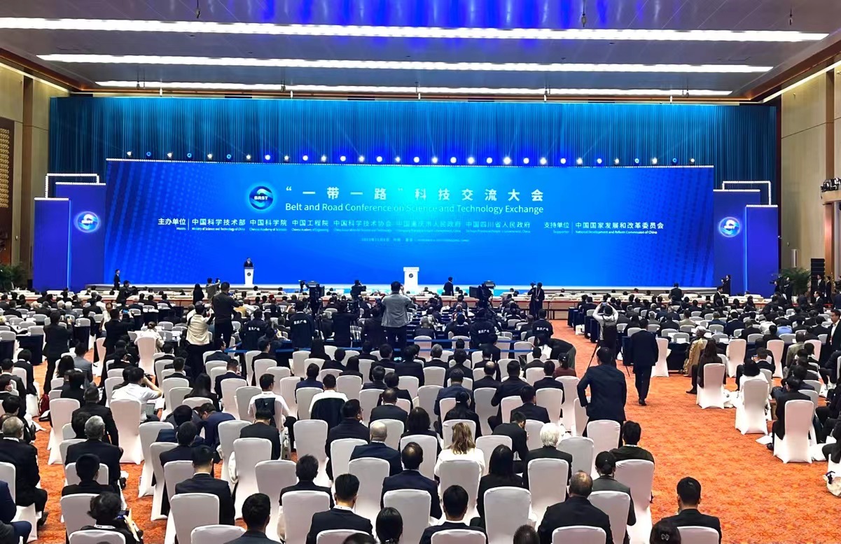 借大灣區(qū)和成渝經(jīng)濟(jì)圈優(yōu)勢優(yōu)化全球生產(chǎn)力布局