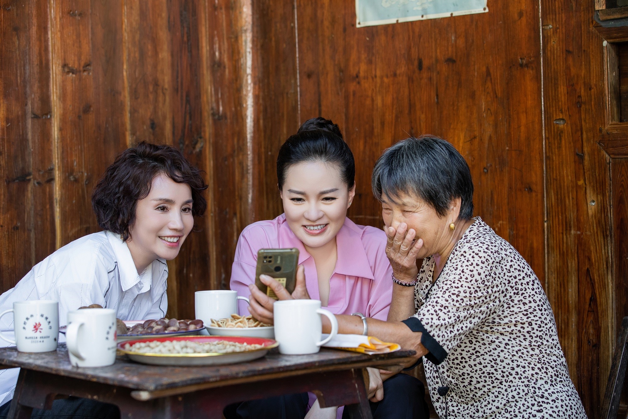 首檔名人歸鄉(xiāng)旅訪紀錄片《生我養(yǎng)我的地方》收官