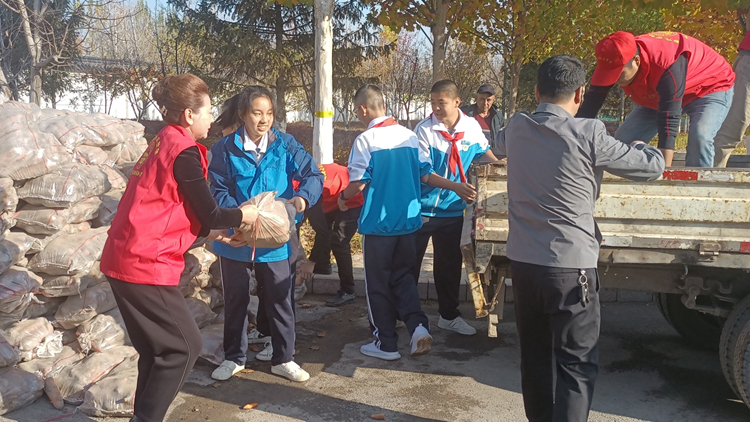 中國(guó)國(guó)際文化傳播中心深入新疆伊寧 開展愛心送溫暖慰問活動(dòng)