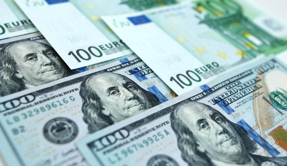 美國10月CPI升3.2%低於預(yù)期 美元指數(shù)大幅下跌